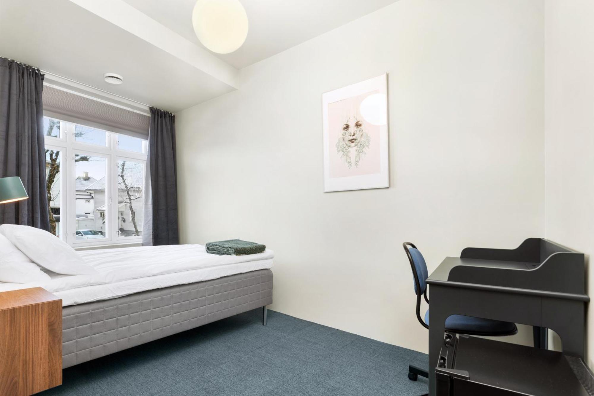 Central Guest House - Bedroom With Private Bathroom スタヴァンゲル 部屋 写真