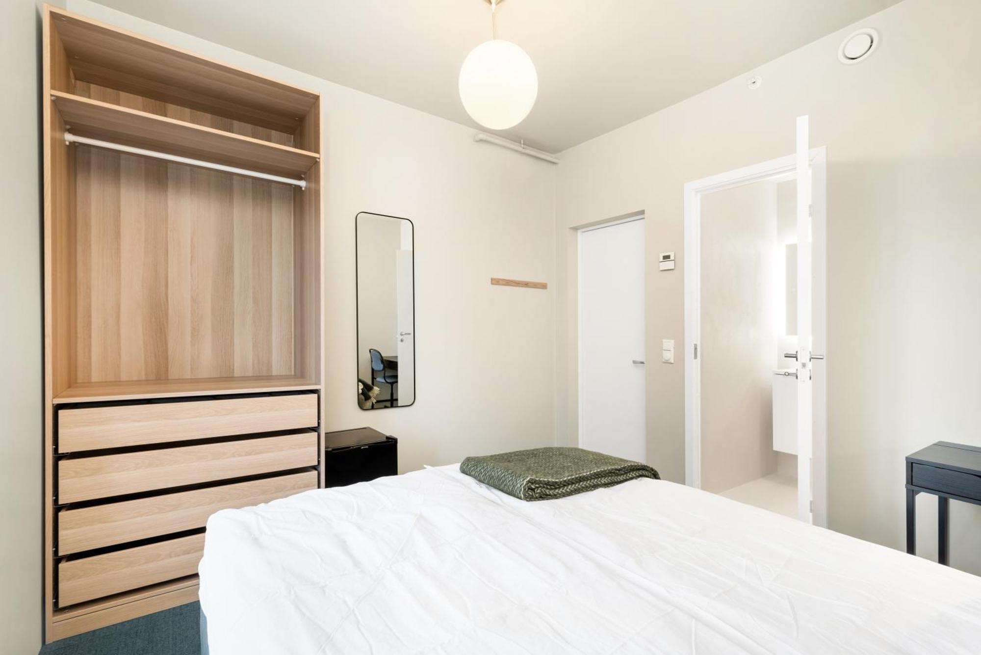 Central Guest House - Bedroom With Private Bathroom スタヴァンゲル 部屋 写真